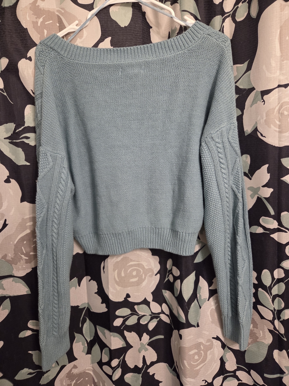 Aeropostale Women's Light Blue Cable Knit V-Neck Cropped Sweater - Picture 2 of 4
